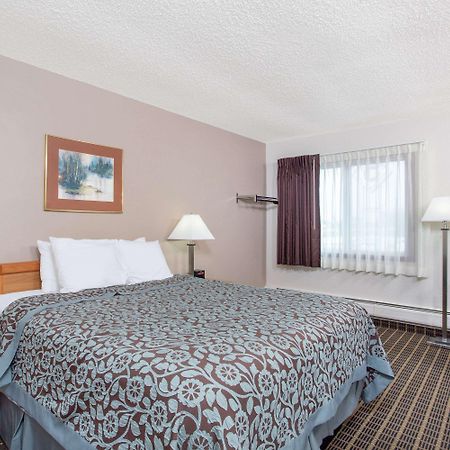 Days Inn By Wyndham פונד דו לאק מראה חיצוני תמונה