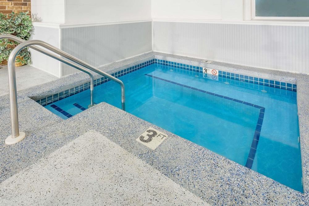 Days Inn By Wyndham פונד דו לאק מראה חיצוני תמונה