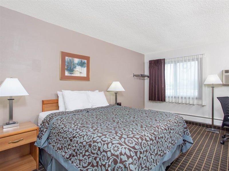 Days Inn By Wyndham פונד דו לאק מראה חיצוני תמונה