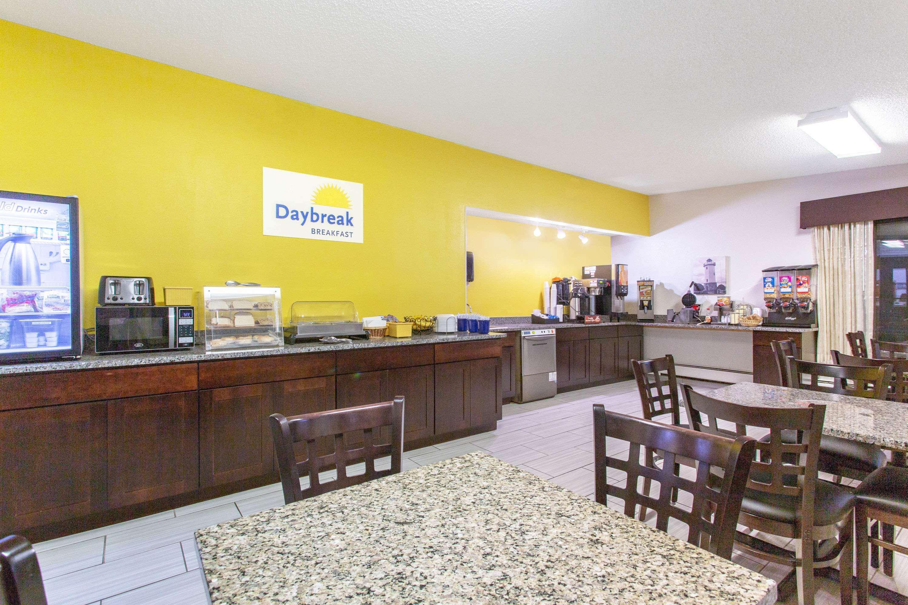 Days Inn By Wyndham פונד דו לאק מראה חיצוני תמונה