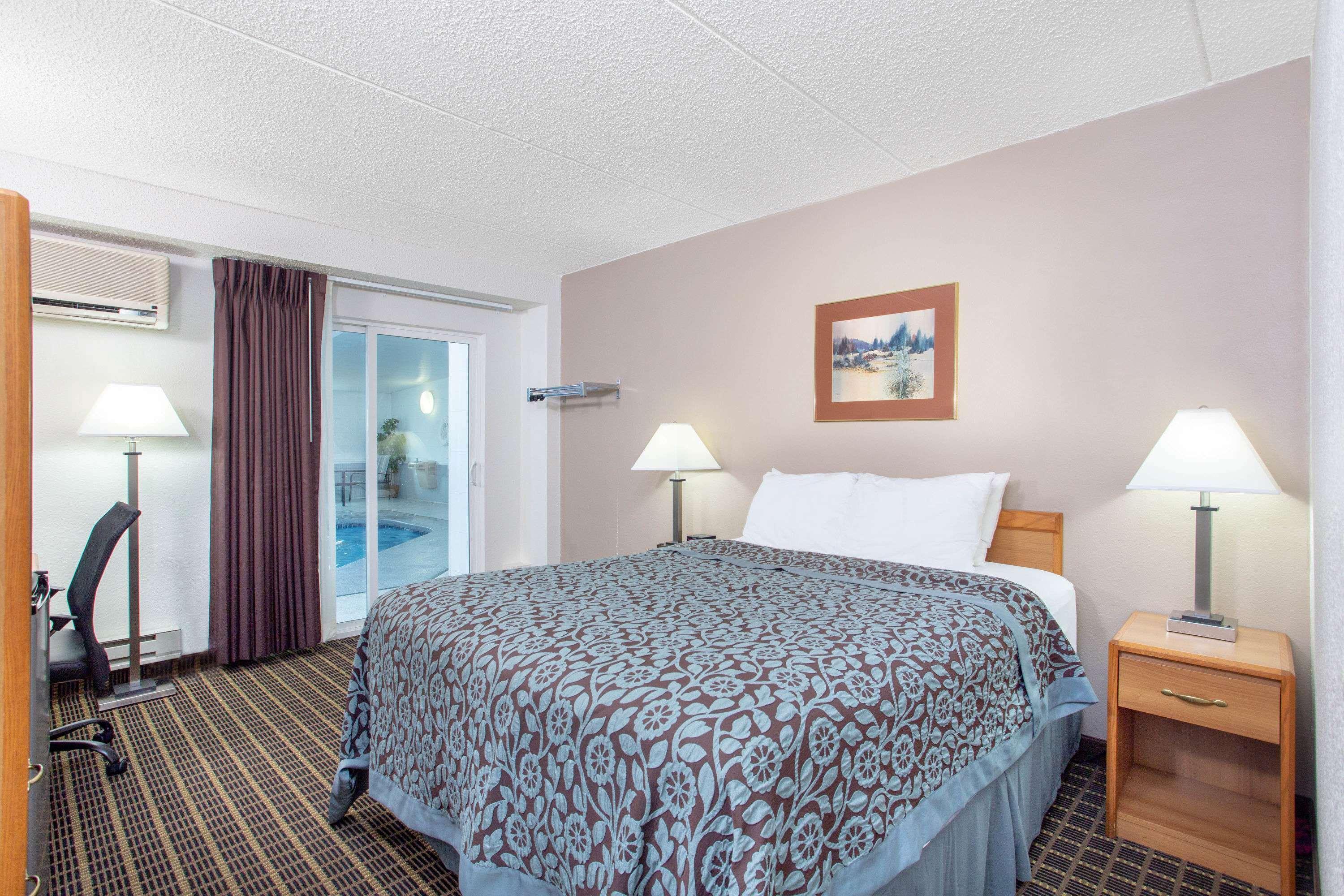 Days Inn By Wyndham פונד דו לאק מראה חיצוני תמונה