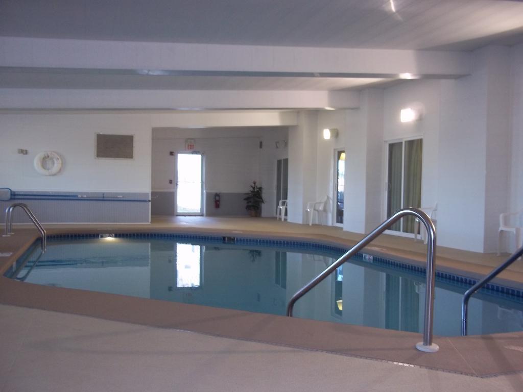 Days Inn By Wyndham פונד דו לאק מראה חיצוני תמונה